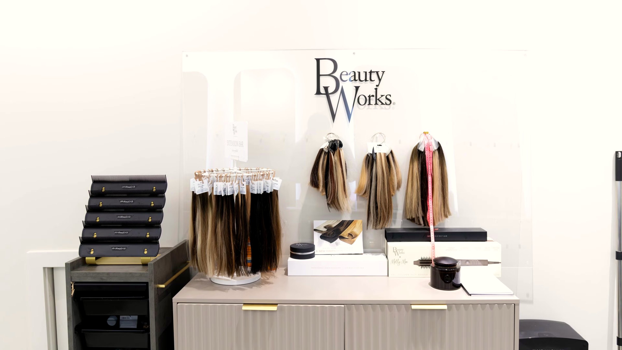 Extension wefts and colour rings at the AKAI Academy